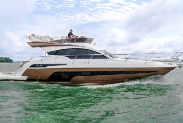 Triton 52 Fly